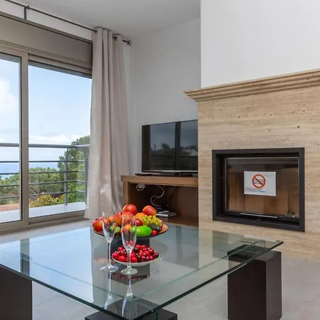 فيلة Palmbeach By Interhome *