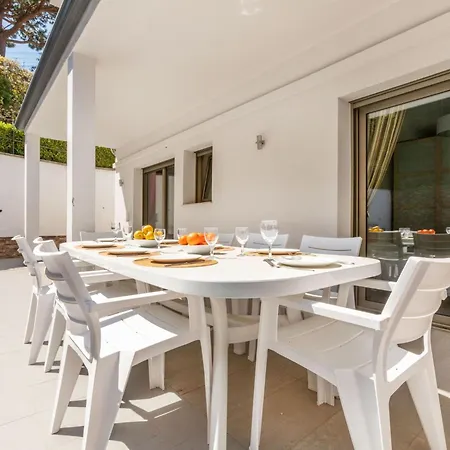 فيلة Palmbeach By Interhome *